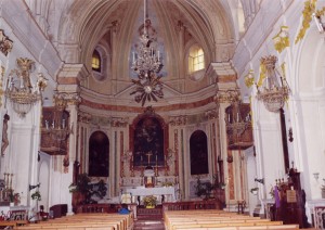 interno chiesa ss. trinità    